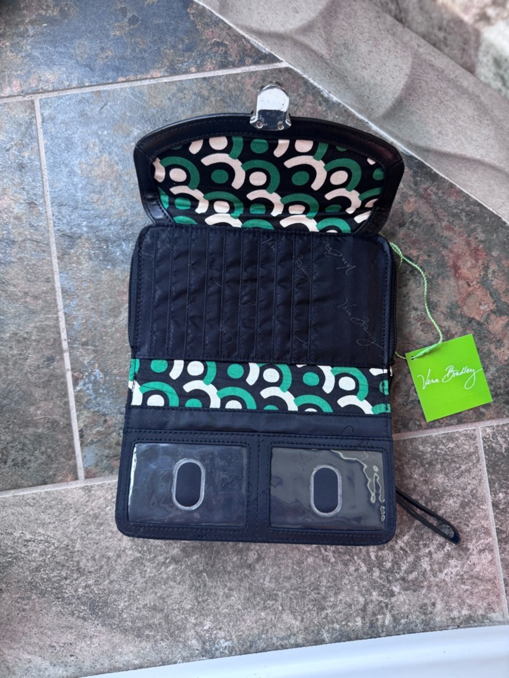NWT Vera Bradley Green Black and White Quilted Imperial Rose Wristlet - Picture 5 of 7